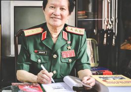 Thượng tướng, Viện sĩ, Tiến sĩ, Anh hùng Lực lượng vũ trang nhân dân Nguyễn Huy Hiệu.