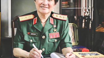 Thượng tướng, Viện sĩ, Tiến sĩ, Anh hùng Lực lượng vũ trang nhân dân Nguyễn Huy Hiệu.