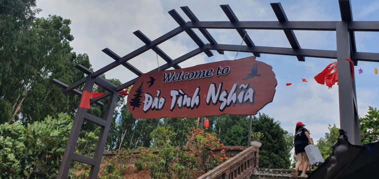 Lối lên đảo Tình Nghĩa