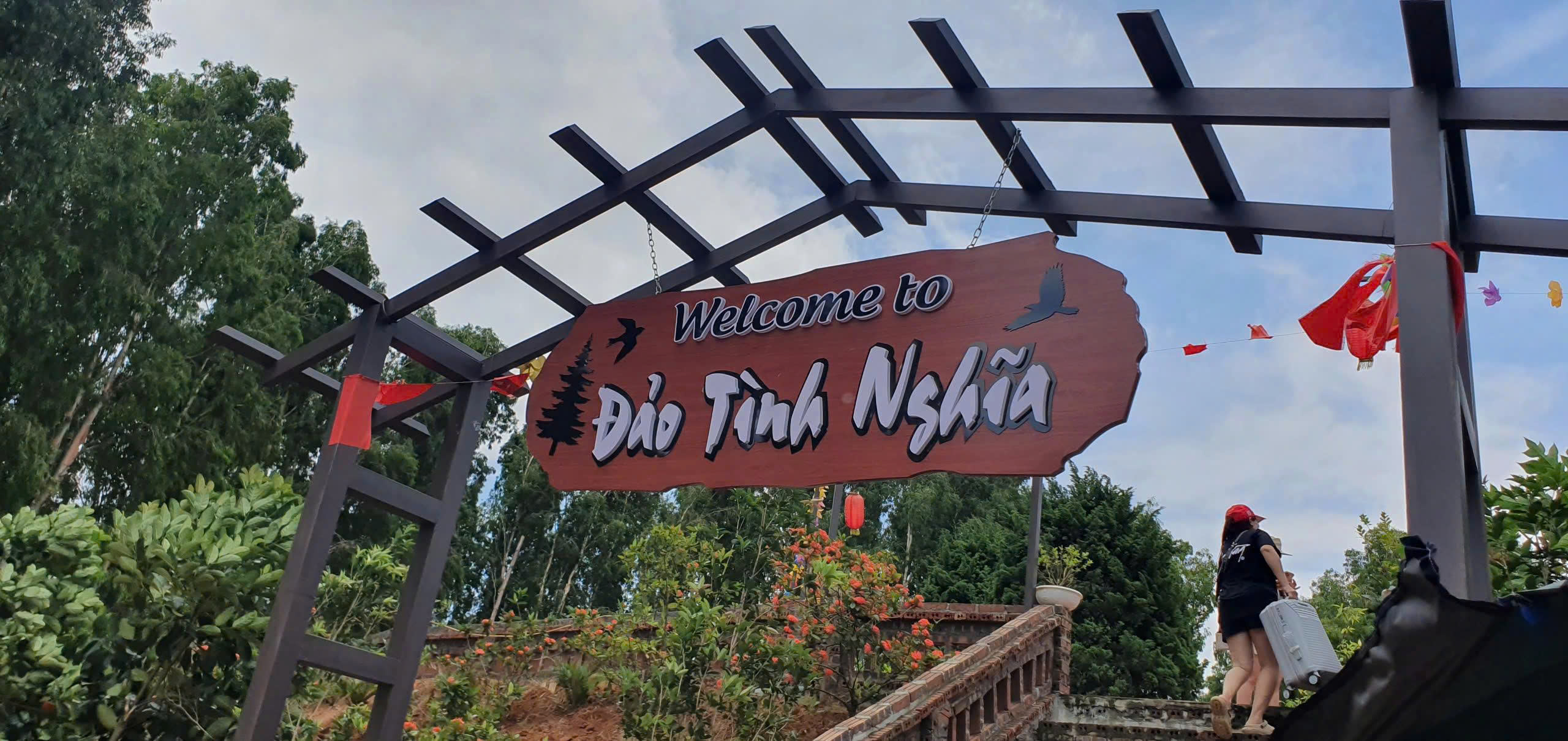 Lối lên đảo Tình Nghĩa